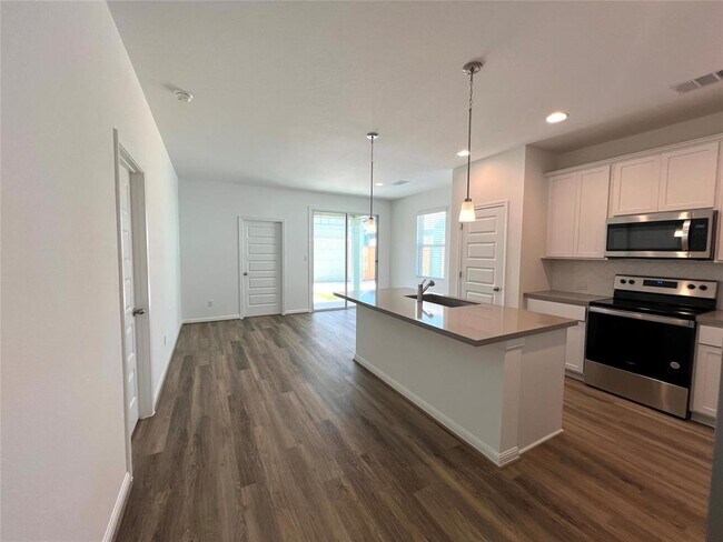 Building Photo - 302 Elm Br Trl