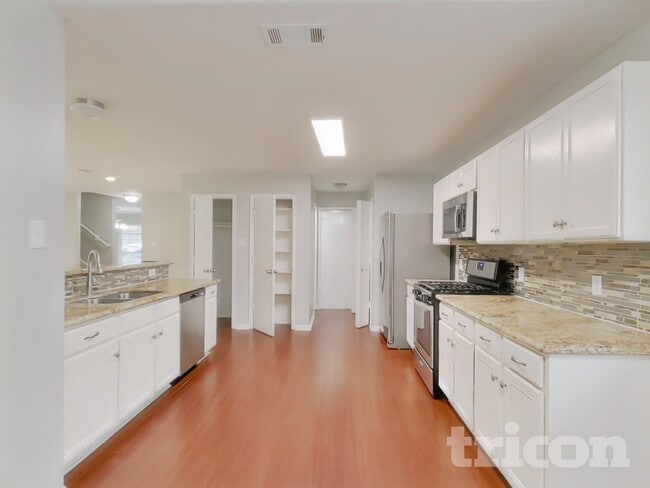 Building Photo - 6726 Misty Dale Dr