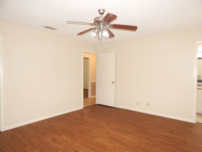 Building Photo - South Tyler, Beautiful 3 Bedroom, 2 Bath Home with RV Parking!