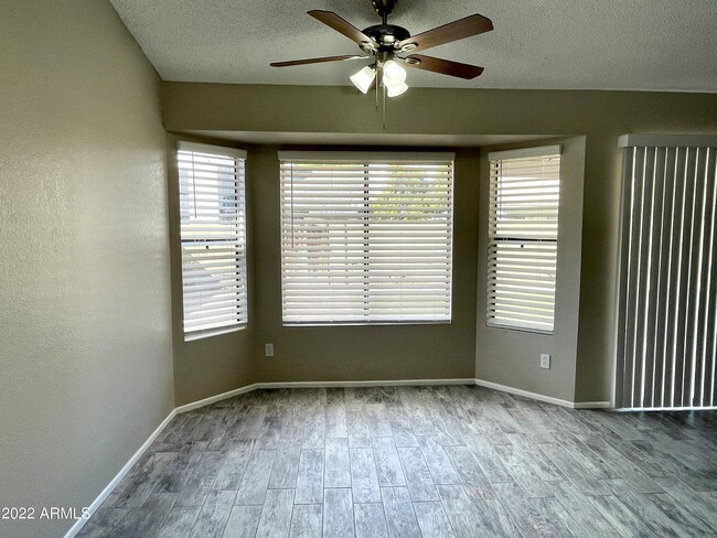 Building Photo - 710 W Cheyenne Dr