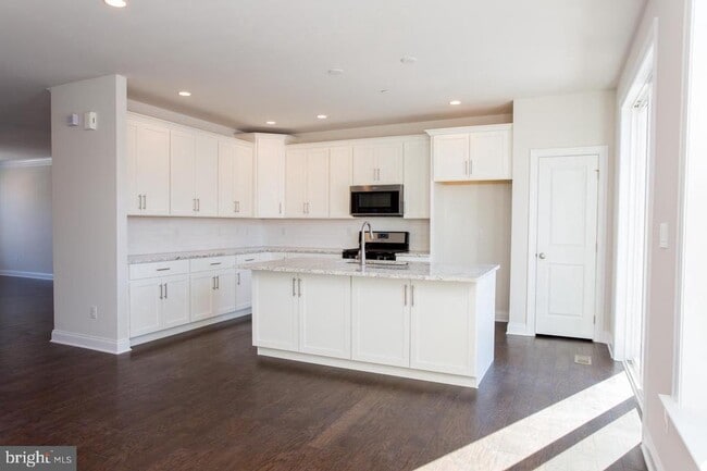 Building Photo - 65 Lila Ln