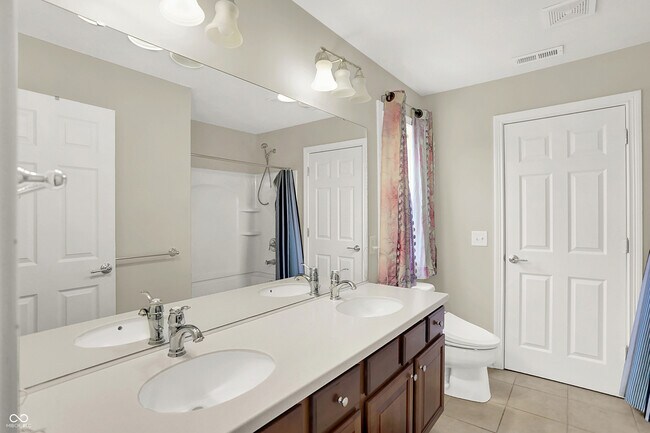 Building Photo - 13720 Akers Dr