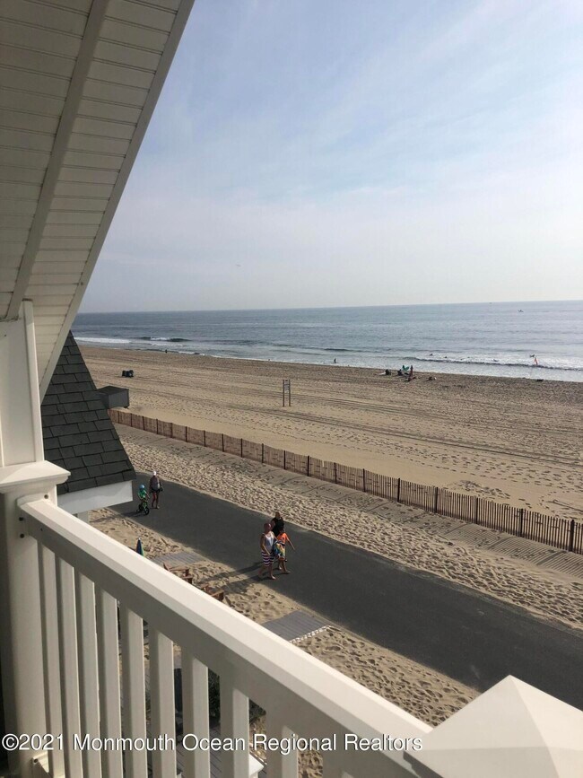 Building Photo - 369 Beach Front
