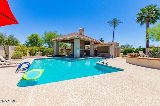Building Photo - 8100 E Camelback Rd