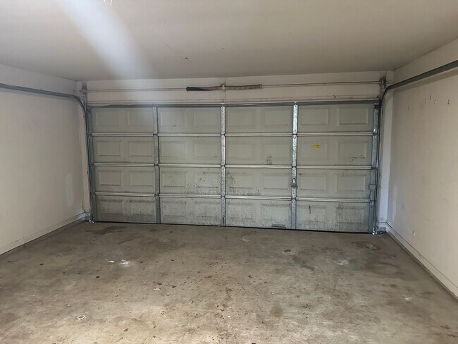 Building Photo - College Station - 4 bedroom - 4 bath - Fenced in yard / Home in Steeplechase Neighborhood.