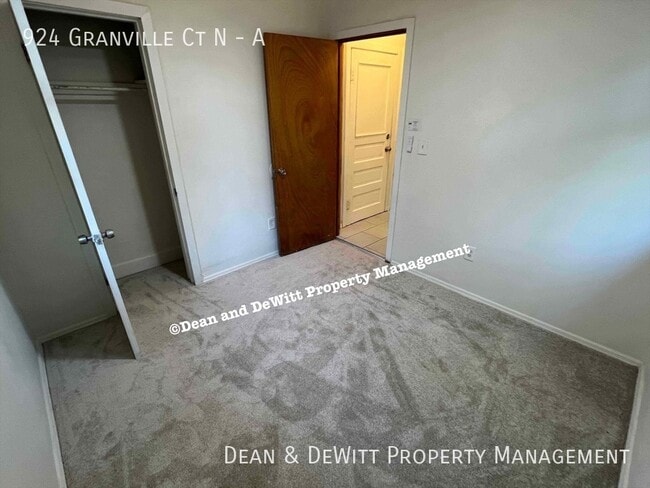 Building Photo - 924 Granville Ct N