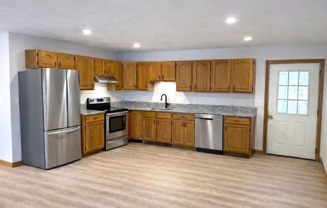 Building Photo - 28 South Ave