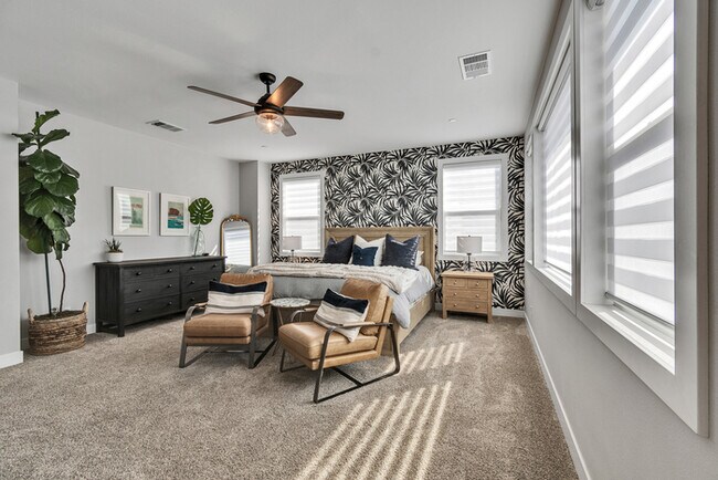 Building Photo - Light and bright 4 bedroom 3 bath beauty i...