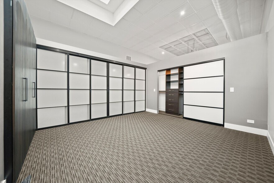 Building Photo - 300 N Ogden Ave