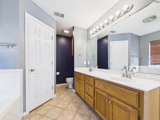 Building Photo - 5411 Prairie Lace Ln