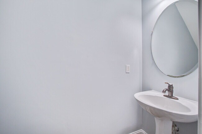 Building Photo - 4902 Lake Palmetto Ln