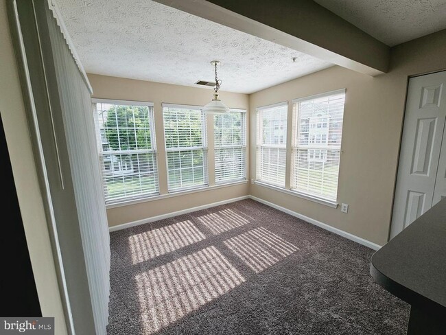 Building Photo - 2443 Blue Spring Ct