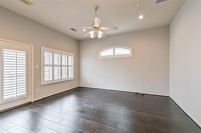 Building Photo - 5453 Fairdale Ln
