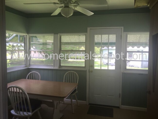 Building Photo - Cute 2/1 in the heart of St. Cloud, $1,400...