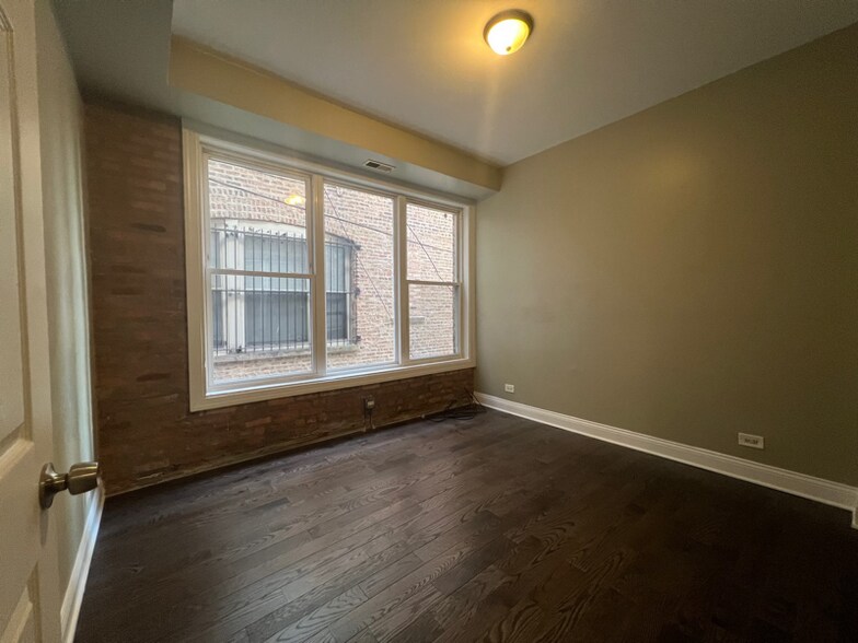 Building Photo - 5721 S Prairie Ave