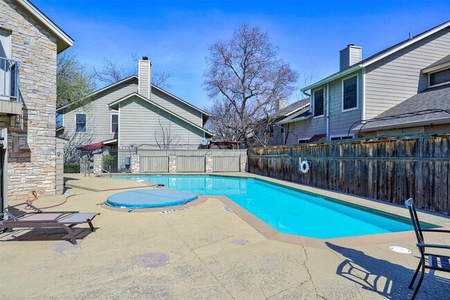 Building Photo - 512 Eberhart Ln