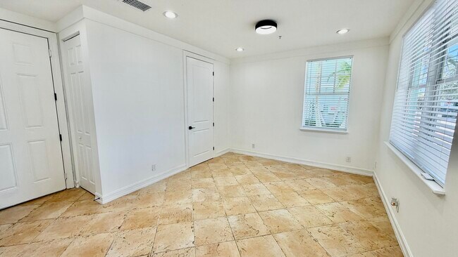 Building Photo - 810 3rd Ave N