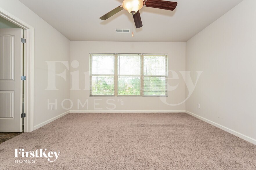 Building Photo - 152 Daisy Cir