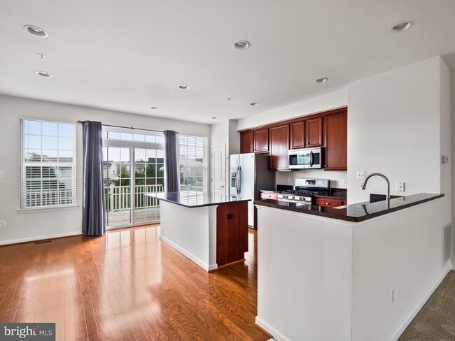 Building Photo - 43824 Royal Fern Ln