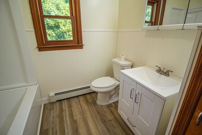 Building Photo - 2 BD 1BA Shaker Schools