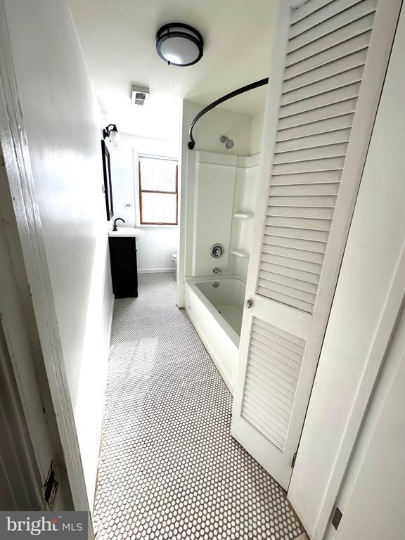 Building Photo - 223 Walnut St