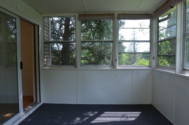 Building Photo - 7 Rivendell Dr