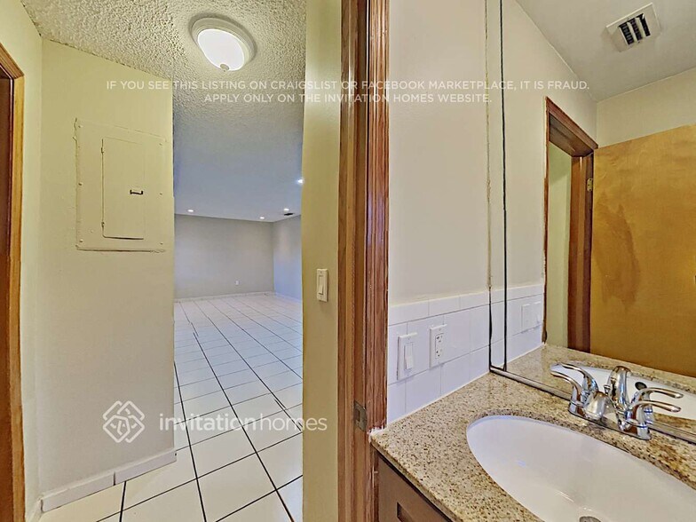 Building Photo - 5920 SW 148th Ave