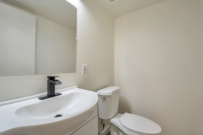 Building Photo - Huge 2 Story Home in Prime ASU neighborhood