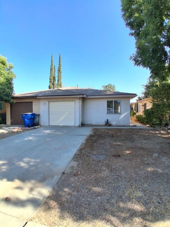 Building Photo - 4724 W Ashlan Ave