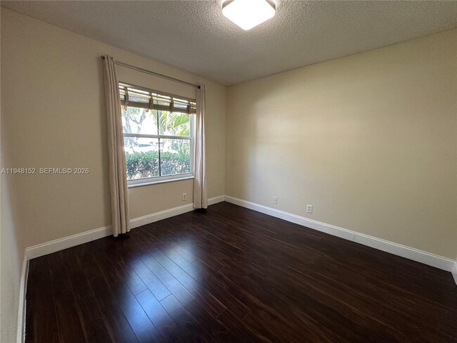 Building Photo - 4192 Laurel Ridge Cir