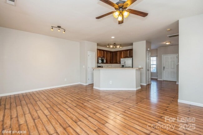 Building Photo - 2327 Crosscut Dr