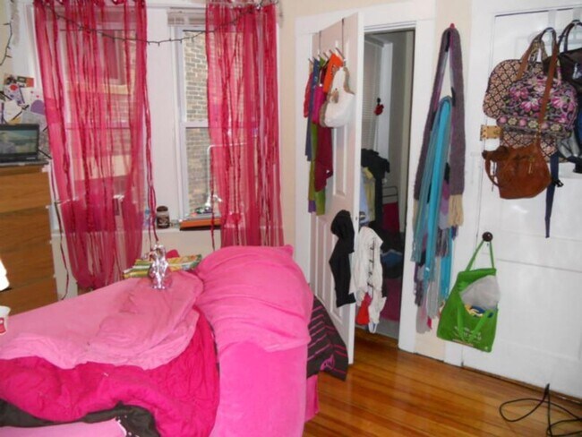 Building Photo - Great 3 Bed Available 9/1/26