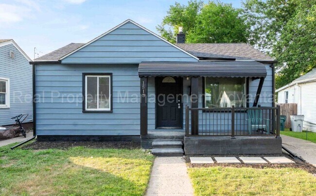 Building Photo - 1513 E Meyers Ave