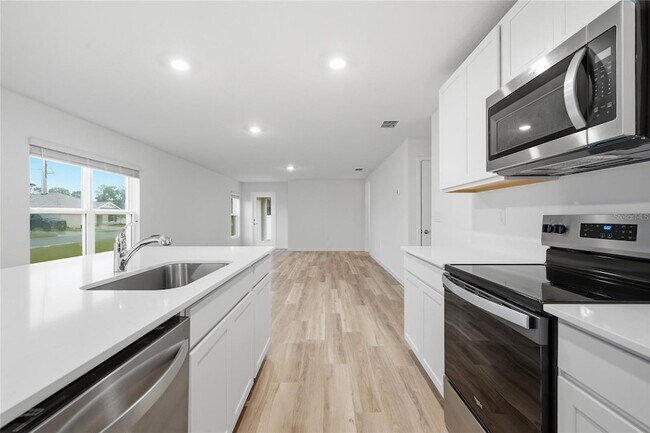Building Photo - 3059 NE 20th Ter