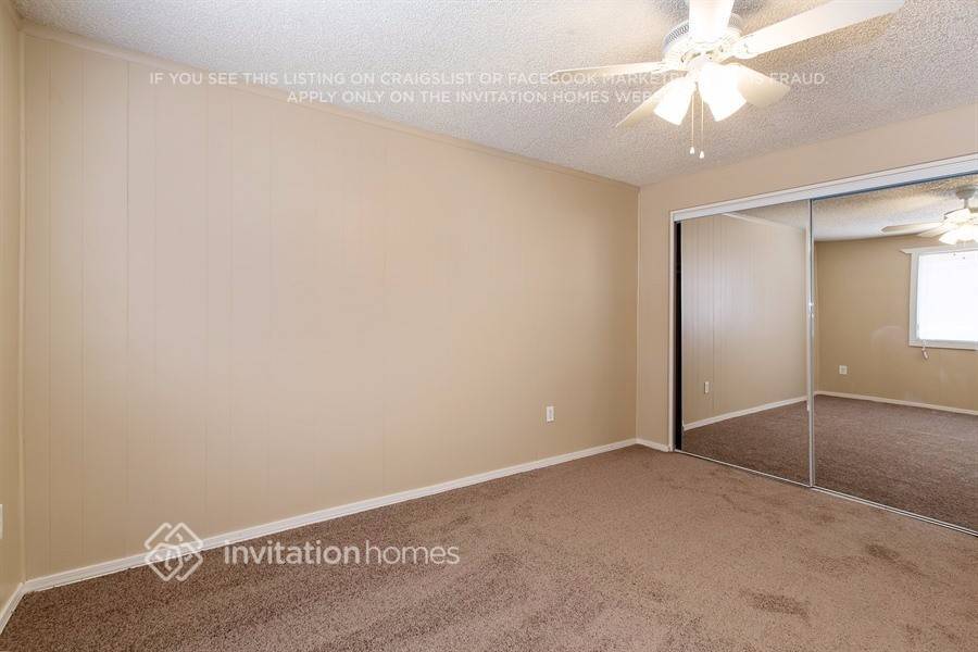 Building Photo - 7250 W Glenrosa Ave