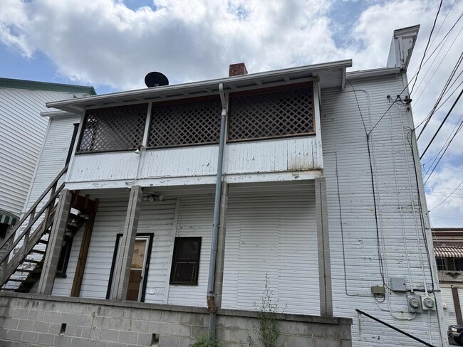 Building Photo - 308 4th St