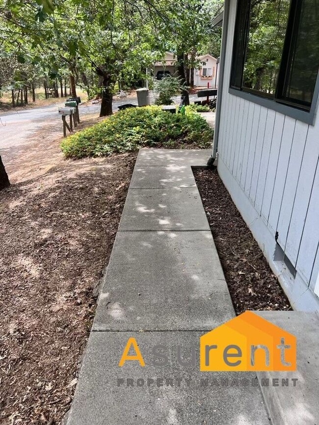 Building Photo - Fully Remodeled Duplex Available Soon!