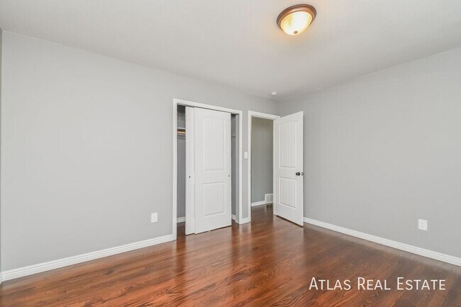 Building Photo - 524 Rowe Ln