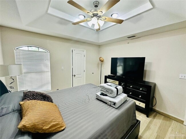 Building Photo - 21 49th St