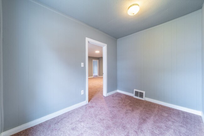 Building Photo - 409 Racine St