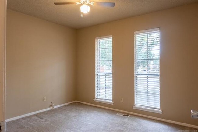 Building Photo - Perfect location near Rhema in Broken Arrow!