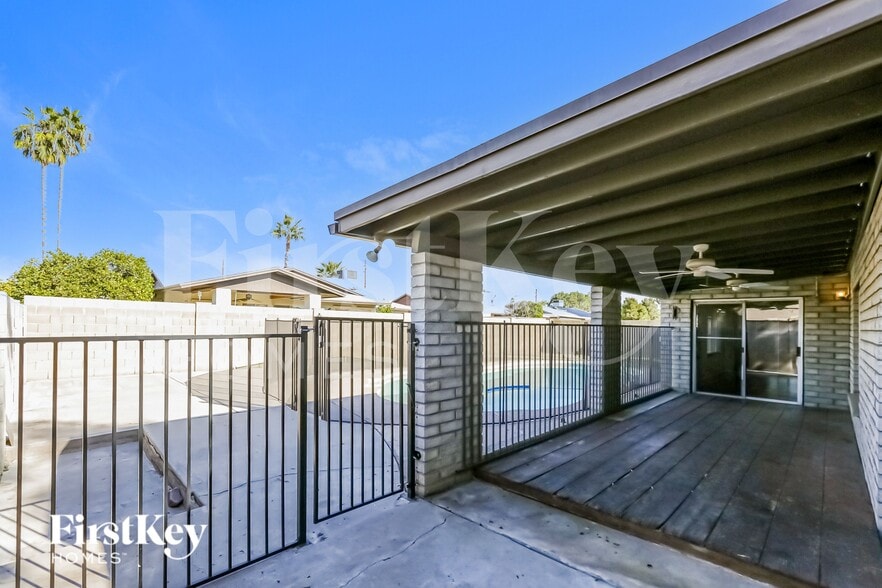 Building Photo - 4656 W Townley Ave