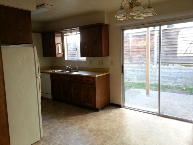 Building Photo - 2 bedbroom apartment