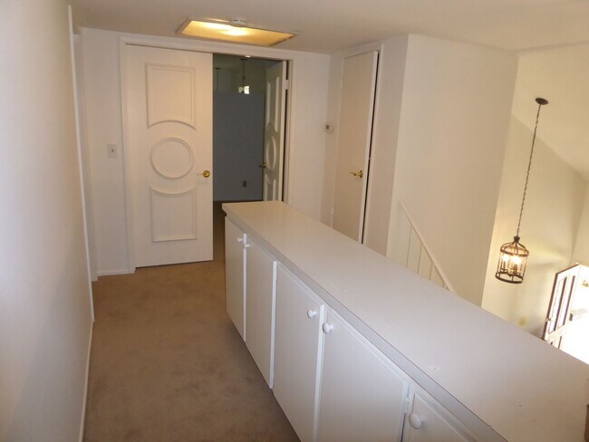 Building Photo - 3 Bedroom Pool Home in Canyon Country!