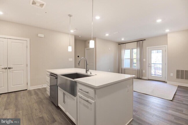Building Photo - 12875 Mosaic Pk Wy