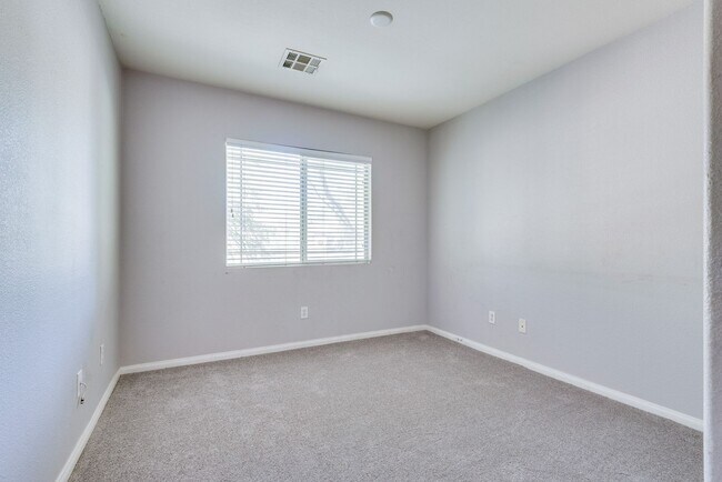 Building Photo - 5225 Shreve Ave