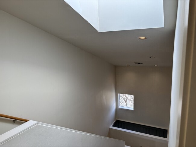 Building Photo - 2909 Albany St