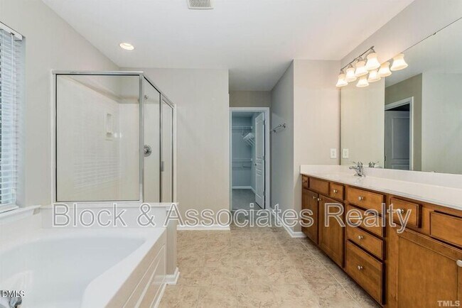 Building Photo - 2101 Addenbrock Dr