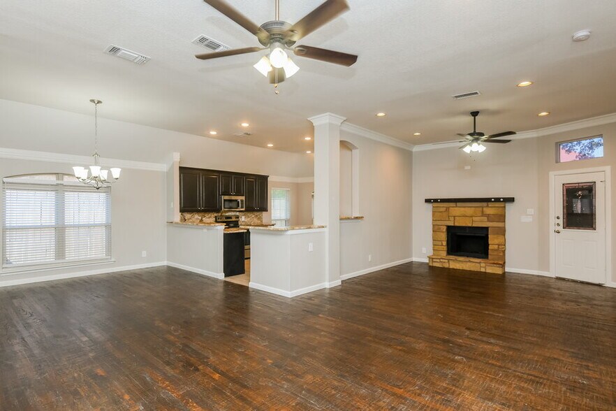Building Photo - 5900 Ravenya St