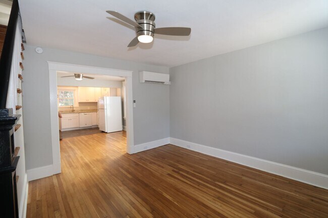 Building Photo - MAIN2220